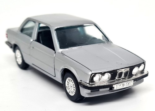 Gama 1/43 - BMW 325i E30 Silver Diecast Scale Model Car