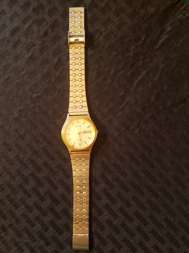 Elgin Day/Date Gold Tone Quartz Watch - Picture 3 of 9