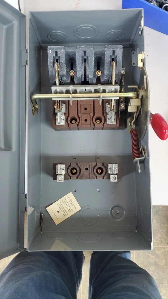 Interruptor de seguridad de alta resistencia ZINSCO 100A, 2P HD-1032 SN 240V (CX24B) Foto 4 de 4