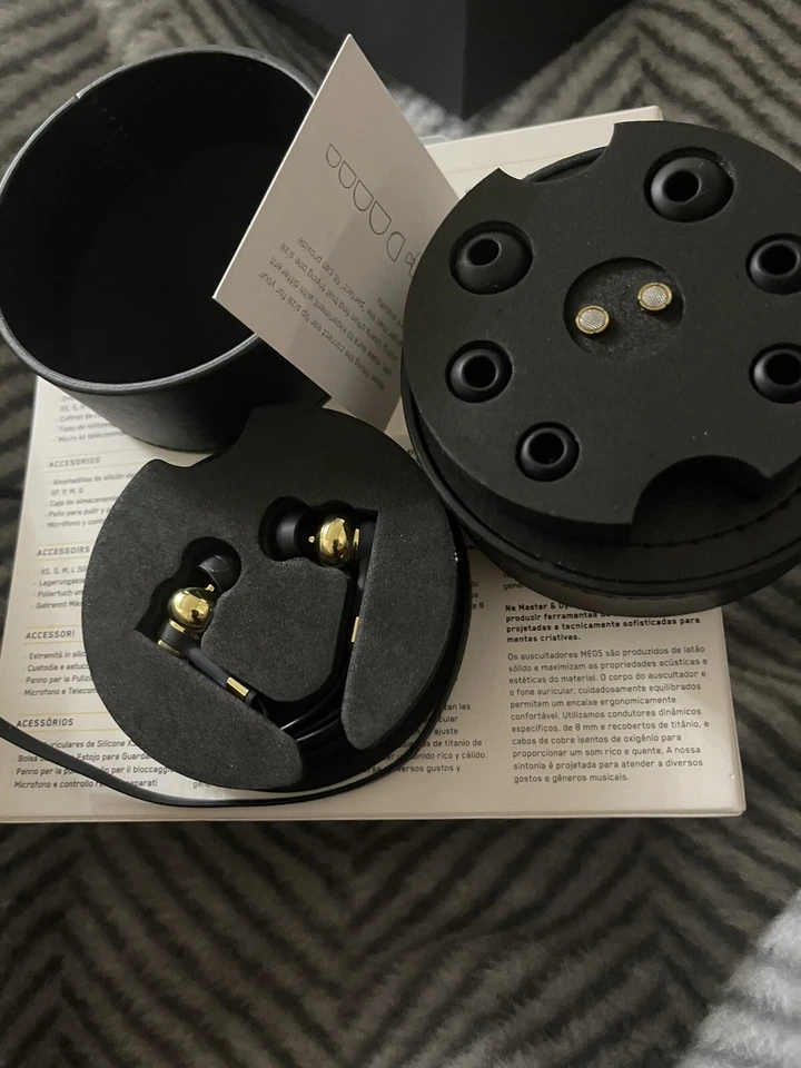 MASTER &DAYNAMIC ME05 INEAR WIRED HEADPHONES BRASS BRAND New With TAG - Image 4 of 4
