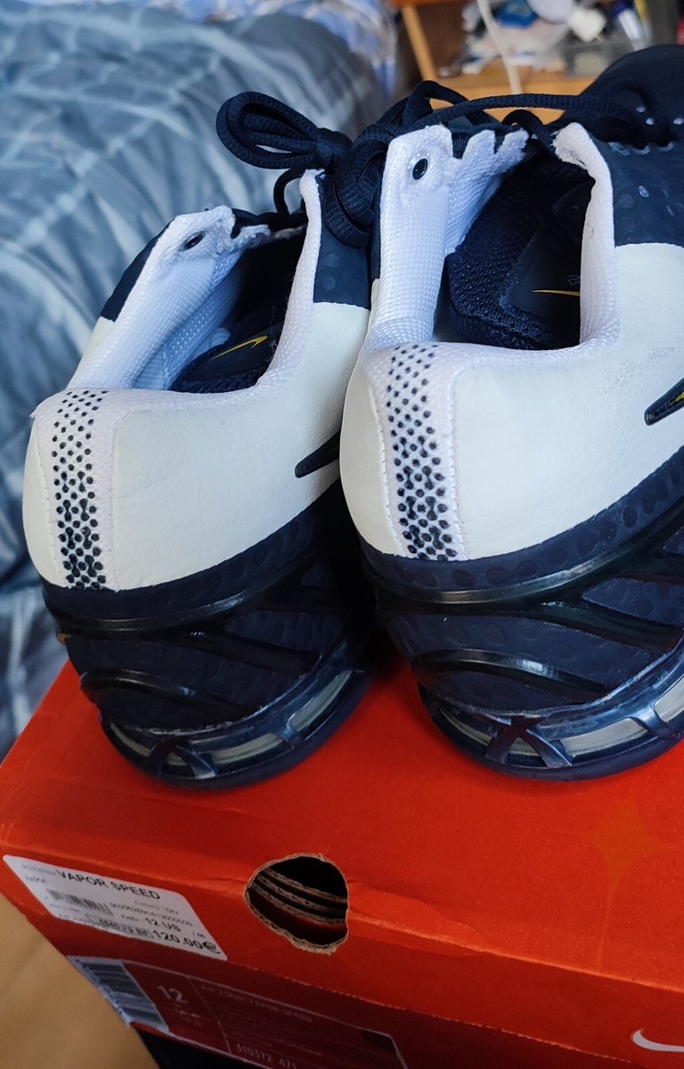 フェデラー Nike Air Zoom Vapor ロジャー・フェデラーモデルの最新シューズ NikeCourt Air Zoom