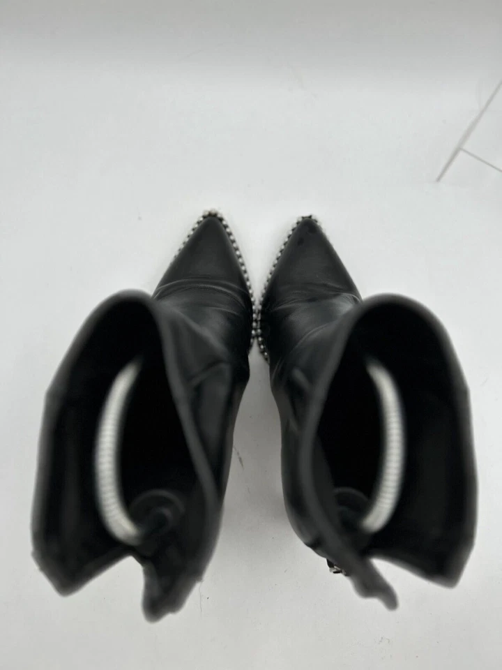 BCBGeneration Ankle Boot Women's Sz 7 Black Leather Pointed Toe Back Zip - Image 4 of 4