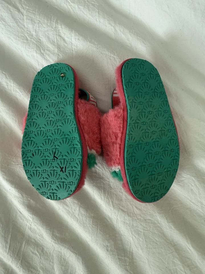Ugg 幼儿绒毛 Yeah 西瓜条纹和太阳镜拖鞋 8 码 — 第 3/4 张图片