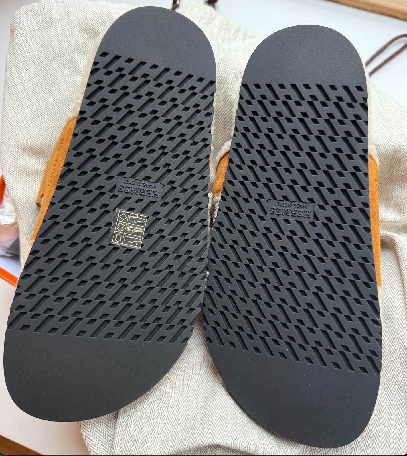 NEW HERMES ECRU CHYPRE SANDAL SHEARLING SLIPPER Size 37.5 Teddy leather Gold image 3