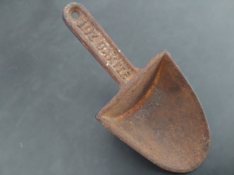 Vintage  Antique Mini Iron Oakite 1 oz Scoop