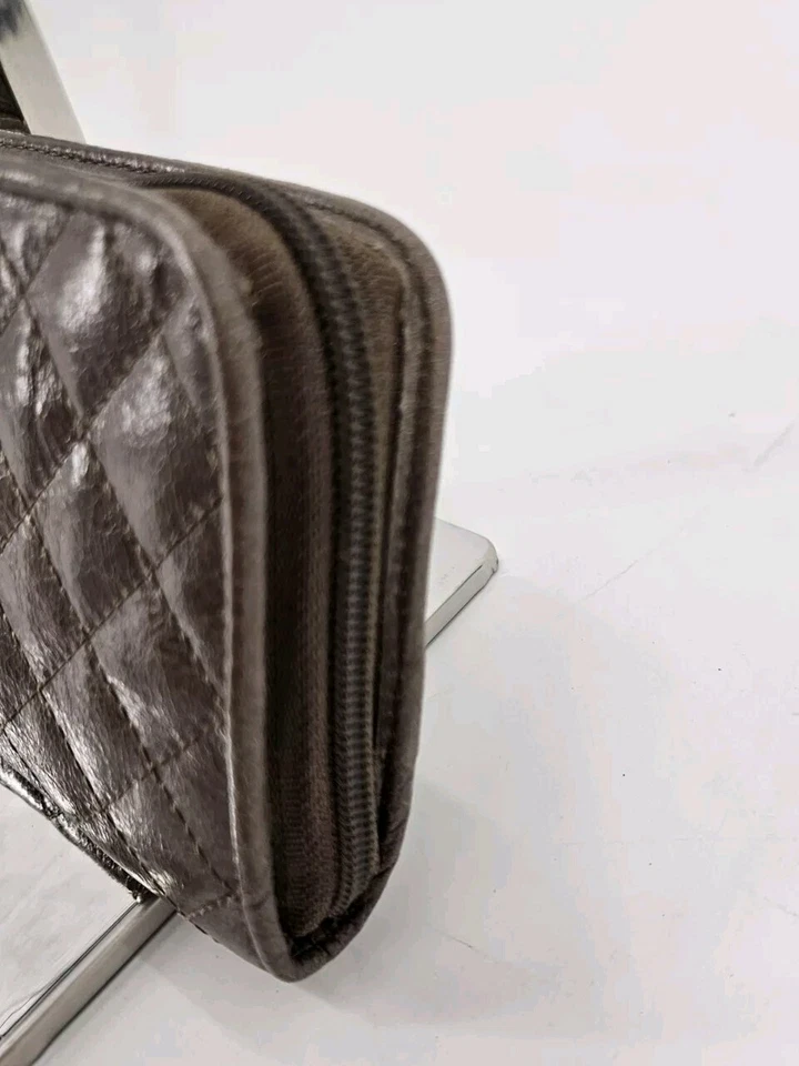 HOBO International TAUPE ACOLCHADO Cuero Cremallera Alrededor Billetera Ranuras para Tarjetas Cheque LIBRO Foto 3 de 4