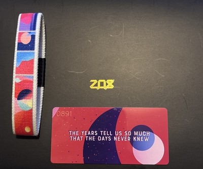 zox armband Med THE YEARS TELL US SO MUCH-