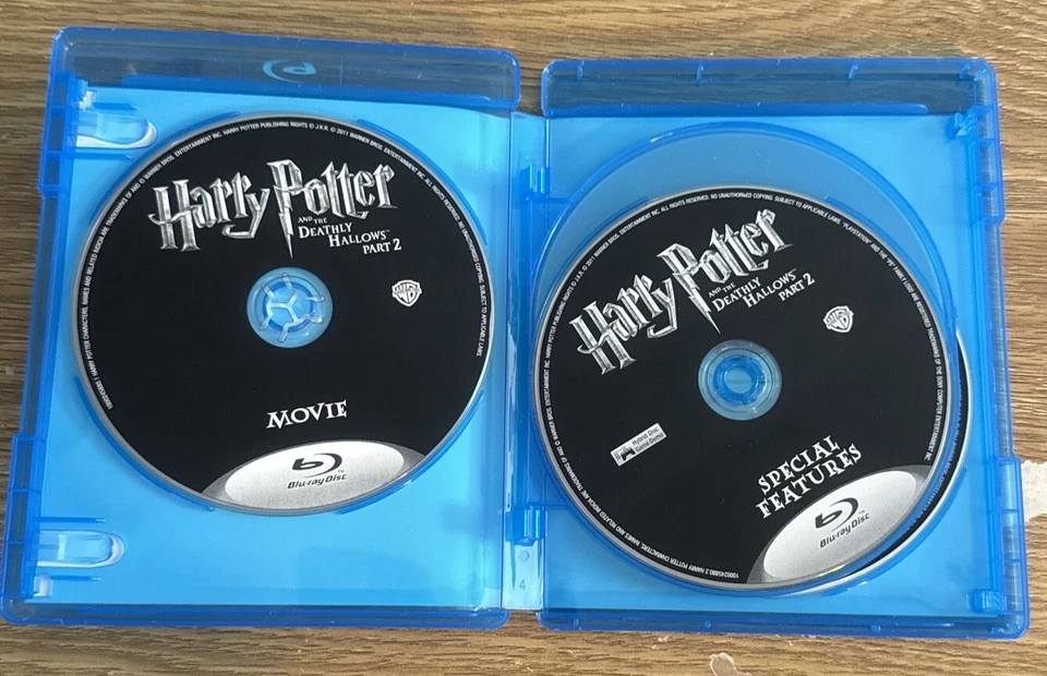 HARRY POTTER And The Deathly Hallows 2 - BLURAY Like New - Image 3 of 4