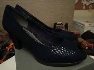 navy 2 inch heels