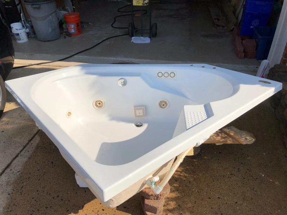 Jacuzzi B950000 Tara LH 60-inch White Corner Whirlpool Bathtub - Image 2 of 4