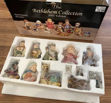 Vtg BETHLEHEM COLLECTION 12 Pc Nativity Set 2002 Hand Painted Porcelain NIB