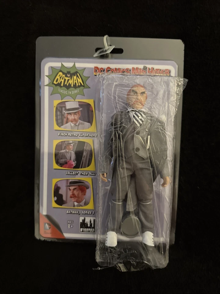 Batman 1966 Classic TV Figurines 8" Retro Action Figure & Accessory Pack - Image 4 of 4