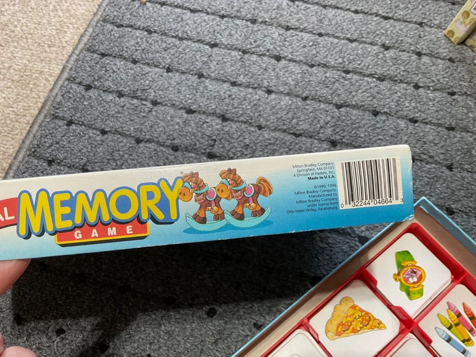original Memory game Milton Bradley . complete . #4664 . ©1996 . excellent - Image 4 of 4