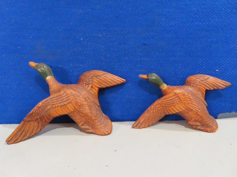 PAIR MALLARD DUCKS IN FLIGHT, 1940-50 SYROCCO WOOD BY MULTI PRODUCTS 5 1/2"