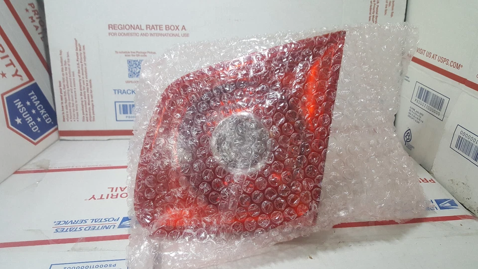 1K5945094J Volkswagen Jetta Tail Light / Back Up Light. MK5 Right OEM VW Hella  - Image 2 of 4