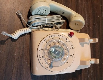ITT ROTARY PHONE BEIGE WITH RED LGHT THAT FLASHES WHEN IT RINGS. NEW CORDS   USA
