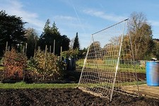 Pea and Bean Frame Support with Jute Netting 2m Long