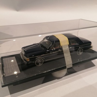 Classic Models 1:43 Diecast Rolls-Royce Silver Spur II Mulliner Limousine...