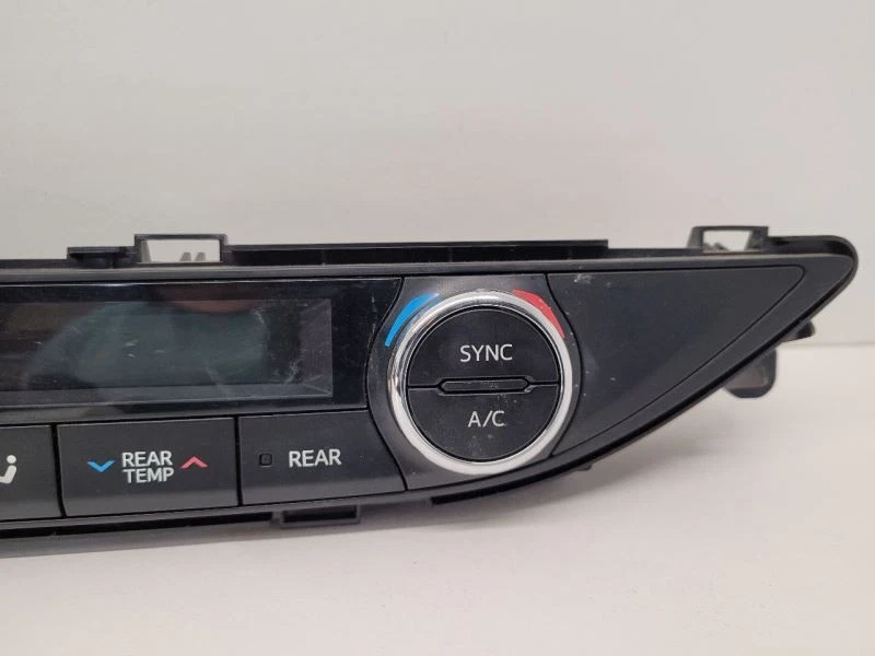 Toyota Highlander 2014-2019 control de temperatura identificación delantera 559000E400  Foto 2 de 4