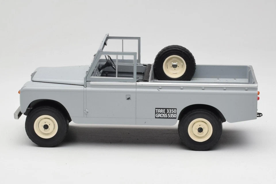 MCG18092 Land Rover Series II 109 Pickup Grey MCG 1:18 - Immagine 3 di 4