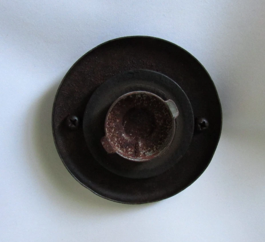 Plymouth Valiant 1960, Right rear Tailight Lens and Gas Cap. Both good condition Foto 4 de 4