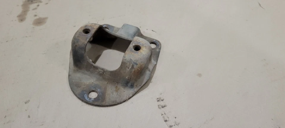 Soporte de montaje de tapa de torre de amortiguador Ford Mustang Mercury Cougar 1967-70 FOMOCO  Foto 2 de 4