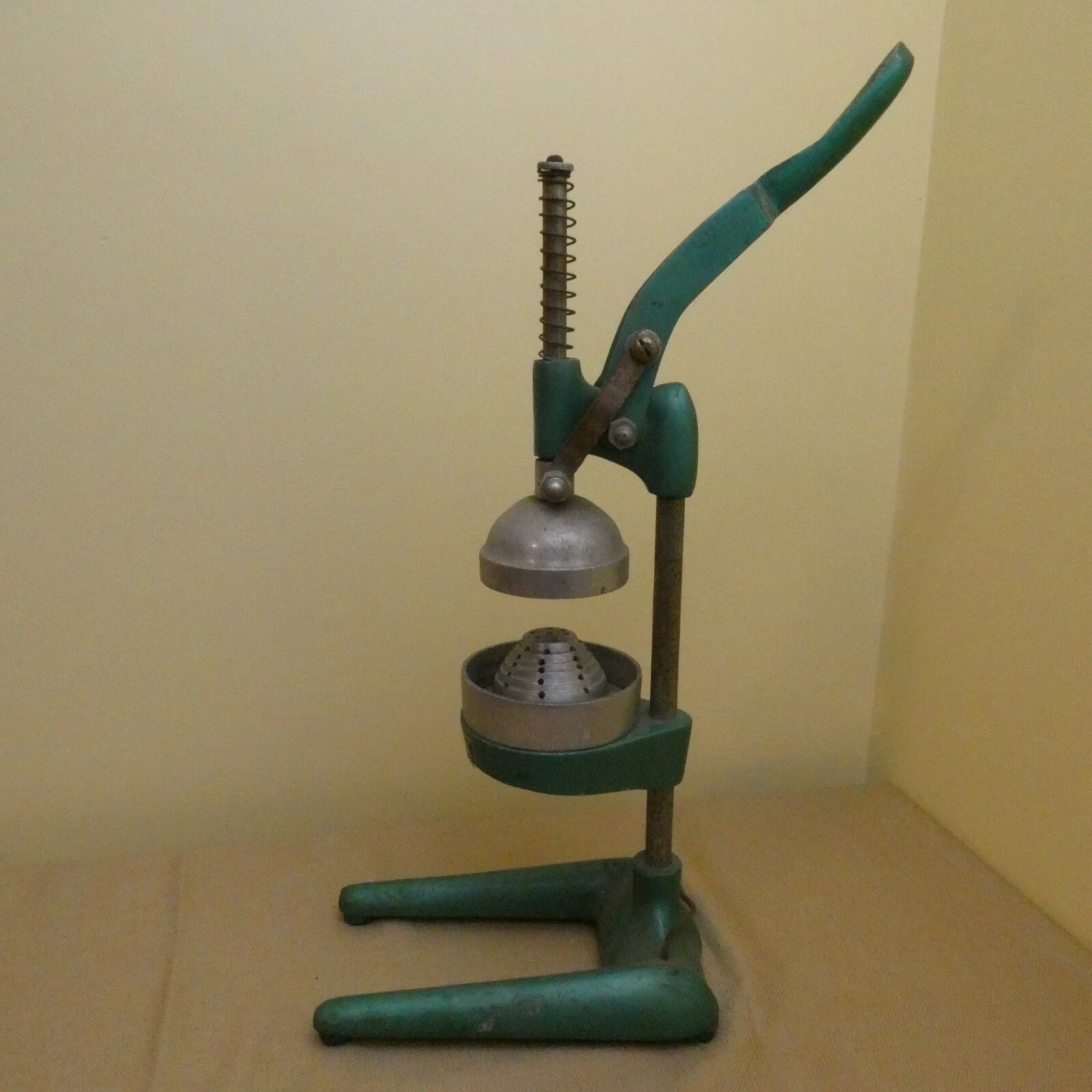 VTG HTF Commercial Artimetal Citrus Press Manual Lever Juicer Large Aluminum