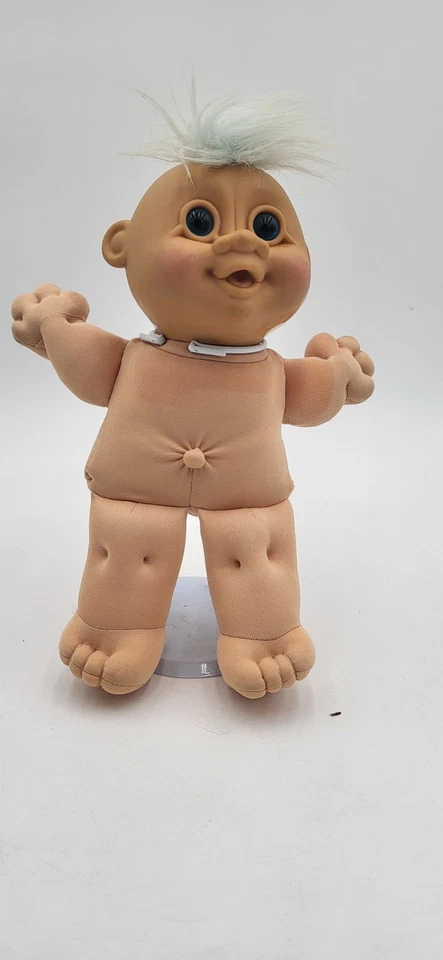 Muñeca de colección Russ Troll 12” pelo blanco punto azul pijamas cuerpo suave arco cara vinílica años 90’s Foto 4 de 4