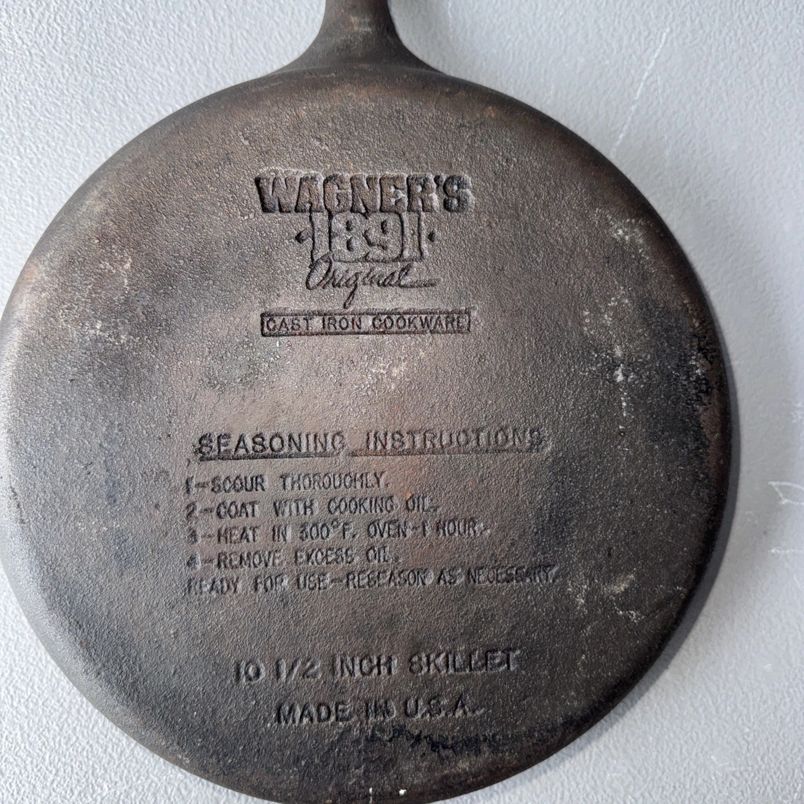 10 1/2" Wagner 1891 Cast Iron Skillet Restored Seasoned
Opens in a new window or tab