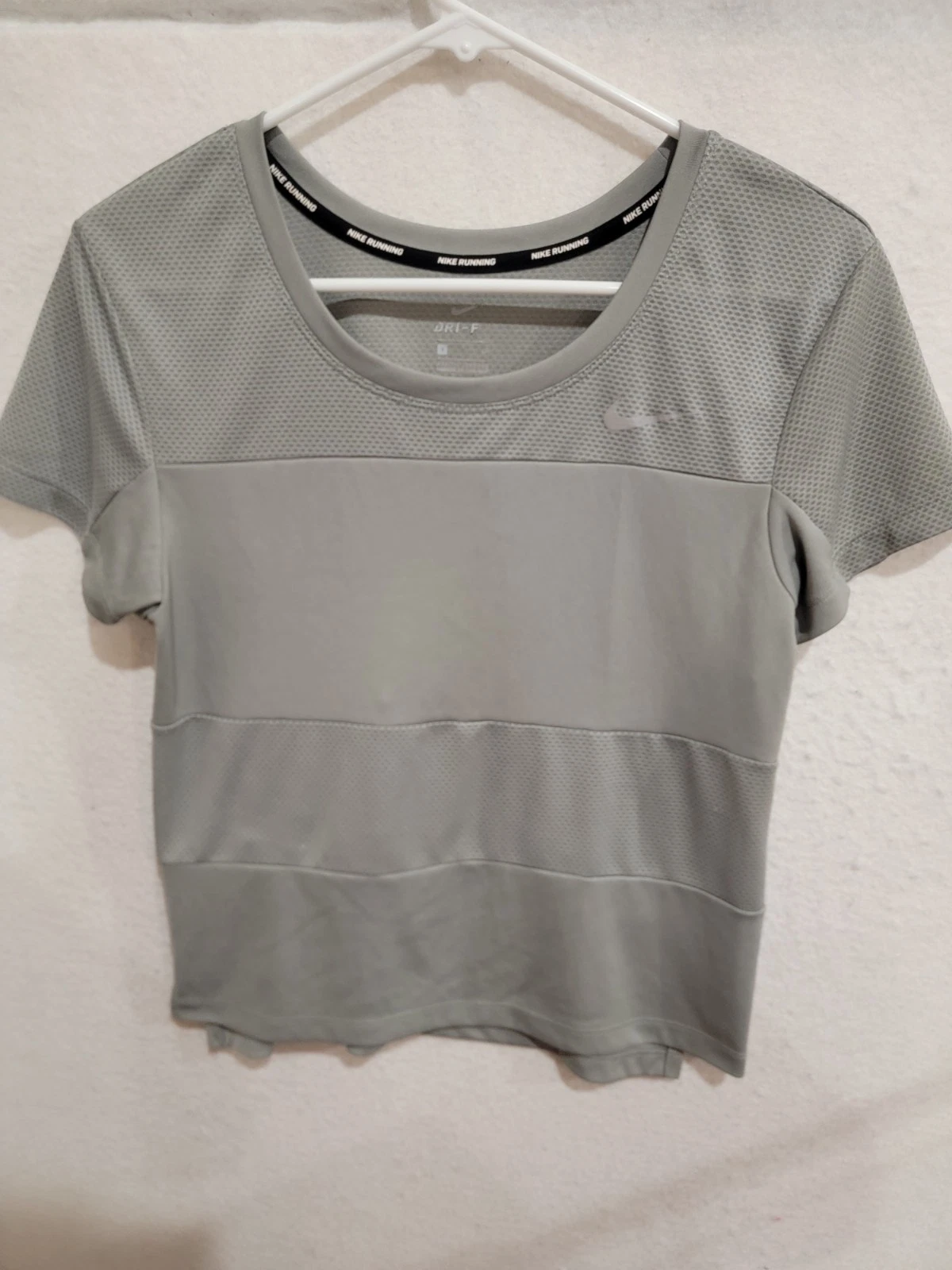Nike Running Dri-FIT Miler Top Womens Small Grey Mesh Short Sleeve Shirt 836797