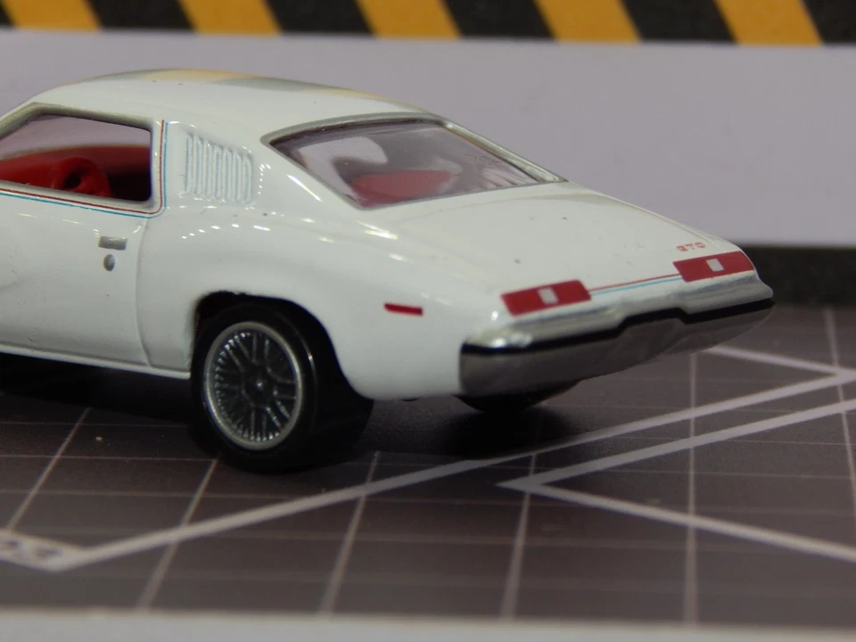 '73 1973 Pontiac Grand Am 400 HD V-8 White red interior 1/64 Diorama Model MINT - Image 4 of 4