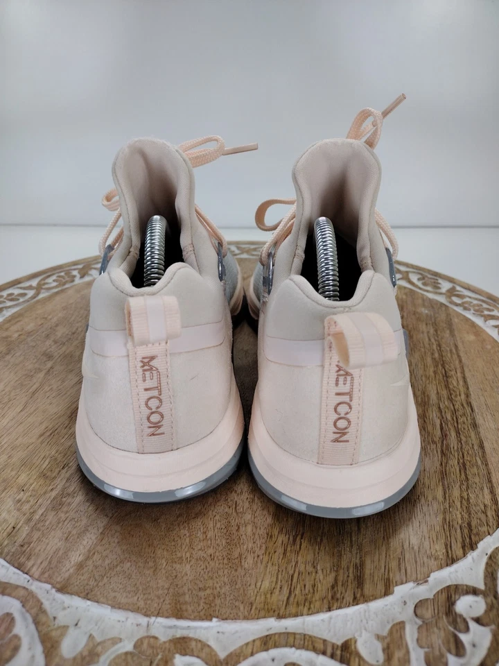 Nike BQ8797 001 Metcon Flyknit 3 MTLC plata mate/blanco guayaba para mujer talla 9,5 Foto 4 de 4