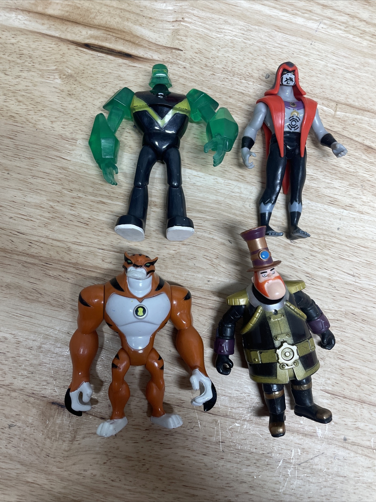 BEN 10 Original Series Aliens & moreLot of 28 Action Figures & Watch  &Accesories