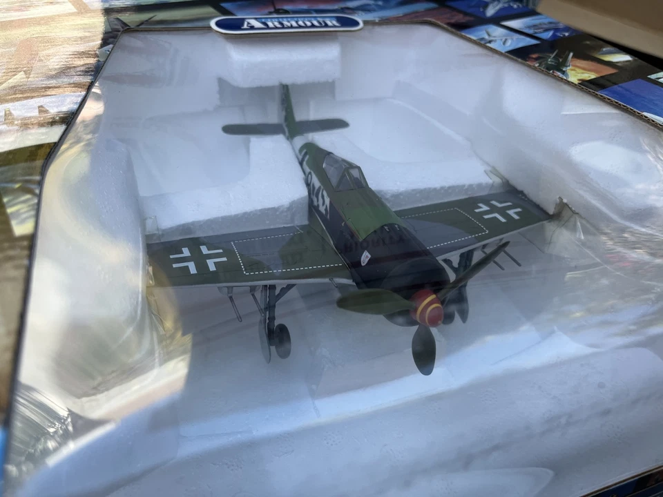 FRANKLIN MINT FW-190 FOCKE-WULF LUFTWAFFE, "B11B232" 1:48. - Image 2 of 4