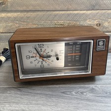 Vintage General Electric Clock Radio No, 7-4550A. Works.