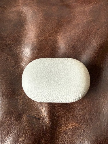 BANG & OLUFSEN BEOPLAY E8 - Picture 3 of 3