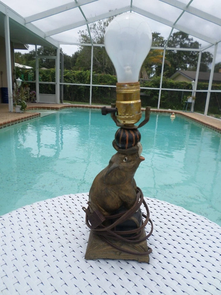 LÁMPARA Circo Elefante MCM De Colección Tronco Buena Suerte Barril Bronce Spelter Pot Metal Foto 3 de 4