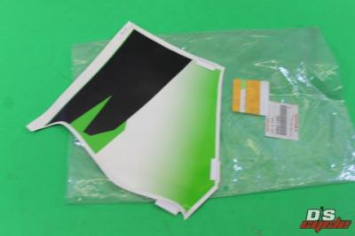 NOS KAWASAKI 1988 ZX600 ZX6R LEFT FRONT LOWER COWLING EMBLEM NOS KAWASAKI 1988 ZX600 ZX6R LEFT FRONT LOWER COWLING EMBLEM