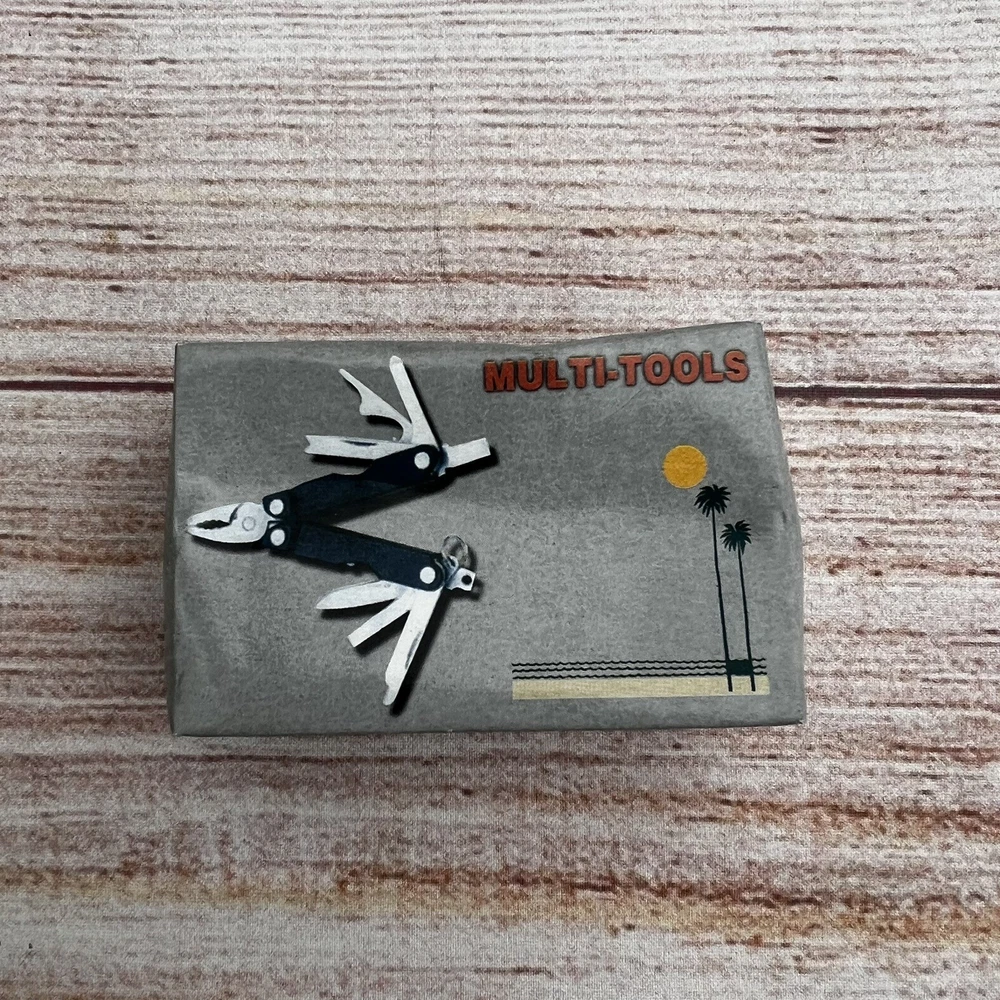 Multi Tool Stainless Steel 8 in-1 Multi Tool Pocket Knife Tool 4''