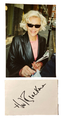 HONOR BLACKMAN Pussy Galore 007 original signierte WEISSE KARTE + Candid Photo CAv