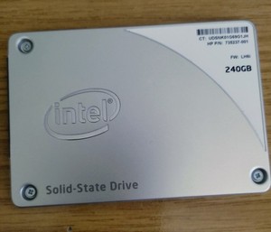 Intel D3-S4510 240GB, SATA III, 2,5 Zoll Interne SSD (SSDSC2KB240G801)