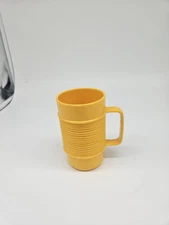 1 Vintage Rubbermaid #3826 Yellow Ribbed Stackable Plastic 5" Cups  12 oz.