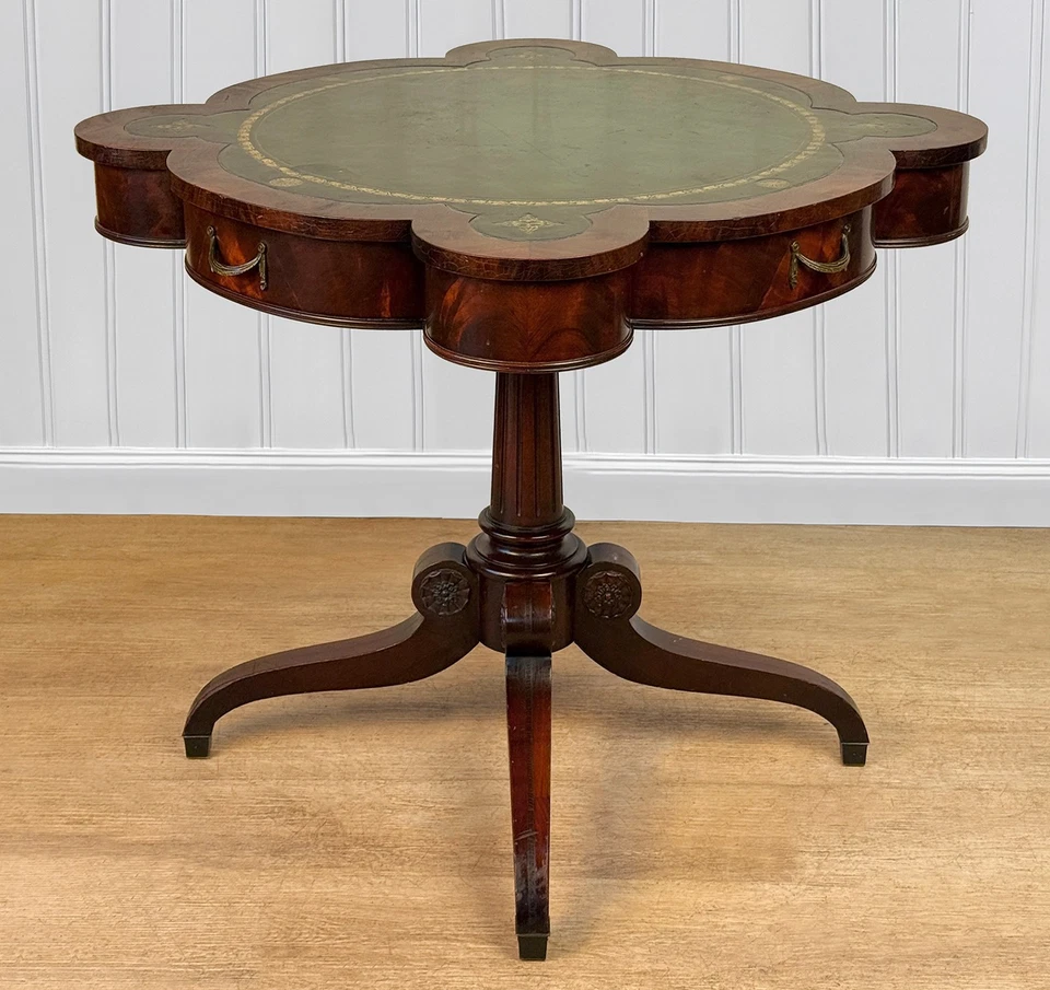 Antigua mesa de tambor de salón de cuero verde caoba tradicional inglesa Foto 4 de 4