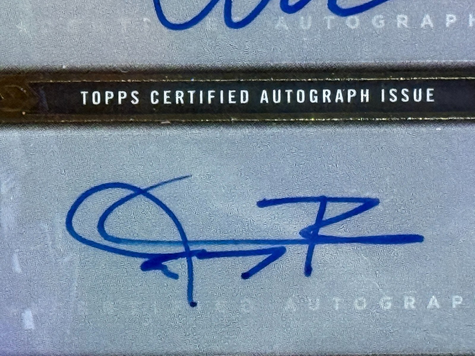2025 Topps Marvel Chris Evans / Jeremy Renner Hawkeye Captain America Dual Auto view 4