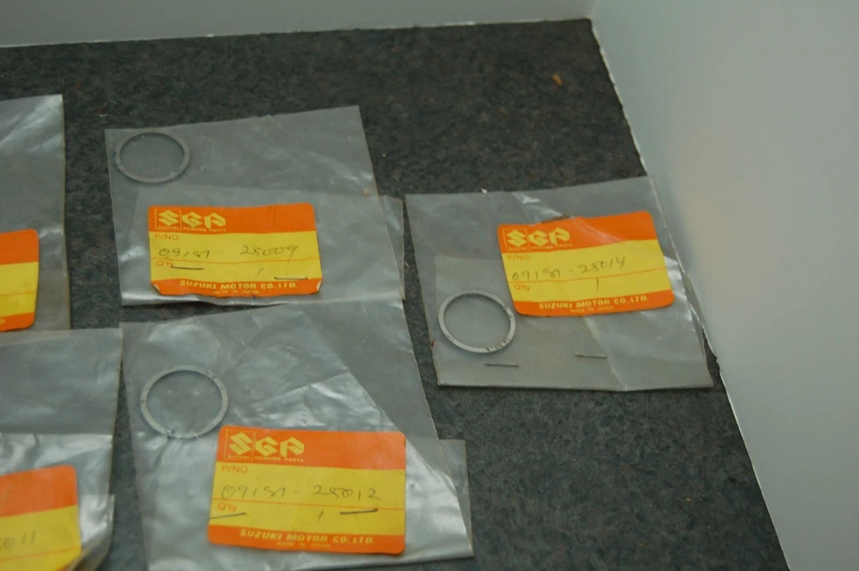LOTE DE 15 CUÑAS DE ENGRANAJE DE TRANSMISIÓN SECUNDARIA ORIGINALES SUZUKI GS1100GL (CANTIDAD-15) 1982 Foto 3 de 4