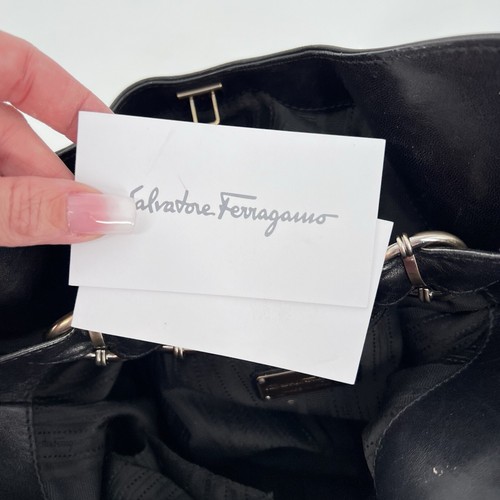 Bolso Bandolera Salvatore Ferragamo Cuero de Becerro Negro Cierre Hobo Correa para el Hombro - Imagen 14 de 21