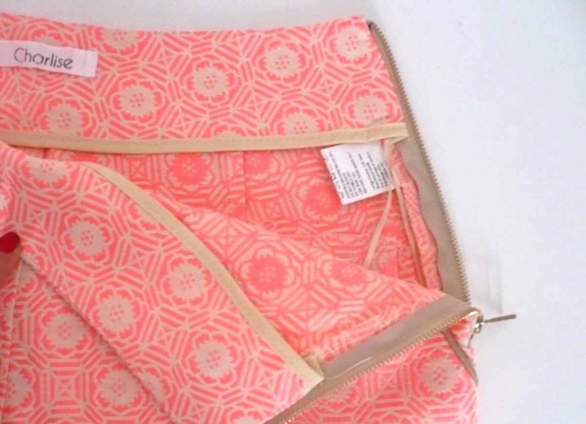 Short Femme CHARLISE Taille 36 - Imprimé Rose Corail Et Crème - Occasion Comme Neuf