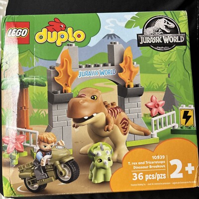 New! LEGO DUPLO Jurassic World T. rex and Triceratops Dinosaur Breakout (10939)