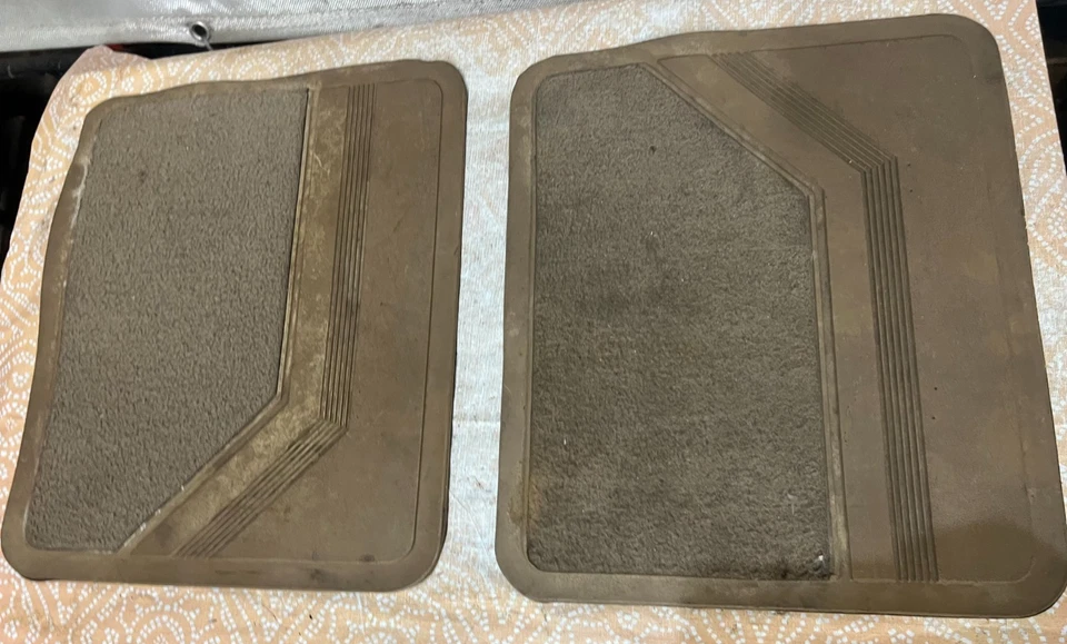 85 86 87 Saab 900 Classic Hatchback Rear Floor Mat Set Left + Right OEM TAN B17 - Imagem 2 de 4