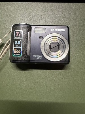 Samsung Digimax S700 7.2MP Digital Camera